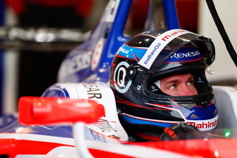 Heidfeld rules the historic grounds of Berlin in FP1
