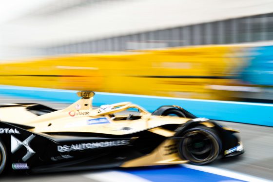 Lotterer surges to maiden pole in dry-wet-dry qualifying