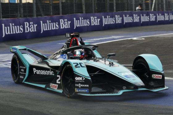 Evans takes dominant victory in Mexico City